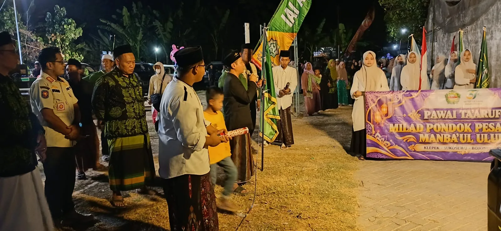 Pawai Ta’aruf Pra Milad ke-37 Pondok Pesantren Manba’ul Ulum Klepek Meriah, Diikuti Sekitar 1.000 Peserta