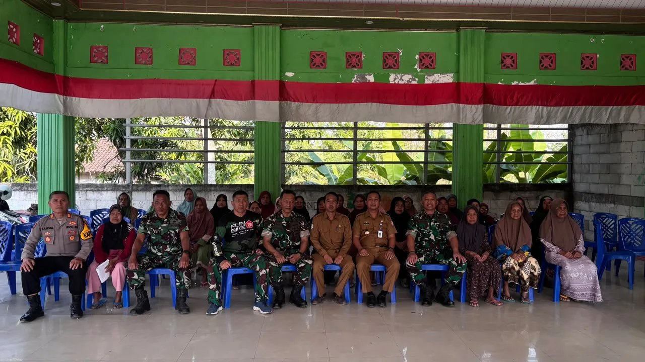 SINERGI TNI, POLRI, PEMERINTAH KECAMATAN, DAN MASYARAKAT DALAM KARYA BAKTI DI DESA SUMBEREJOKIDUL