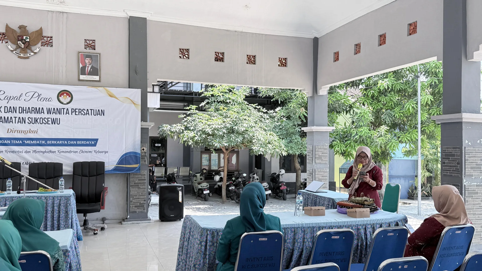 TP PKK Kecamatan Sukosewu Gelar Pleno dan Pelatihan Membatik untuk Tingkatkan Kreativitas serta Kemandirian Ekonomi Keluarga (3)