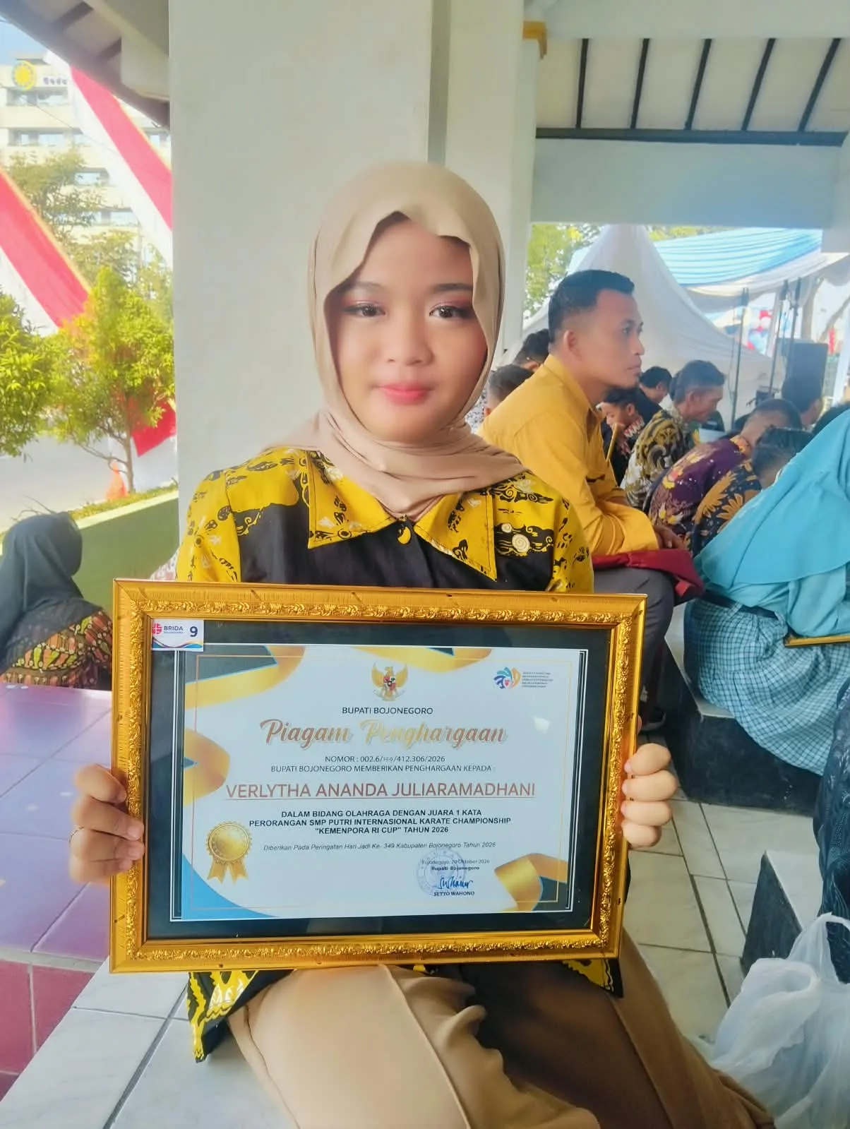Siswi Berprestasi, Verlytha Ananda Juliaramadhani Raih Penghargaan Bupati Bojonegoro (1)