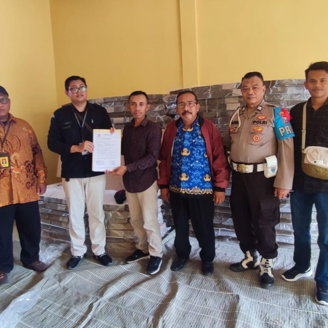 Pemantauan Pengiriman Logistik Bilik Suara