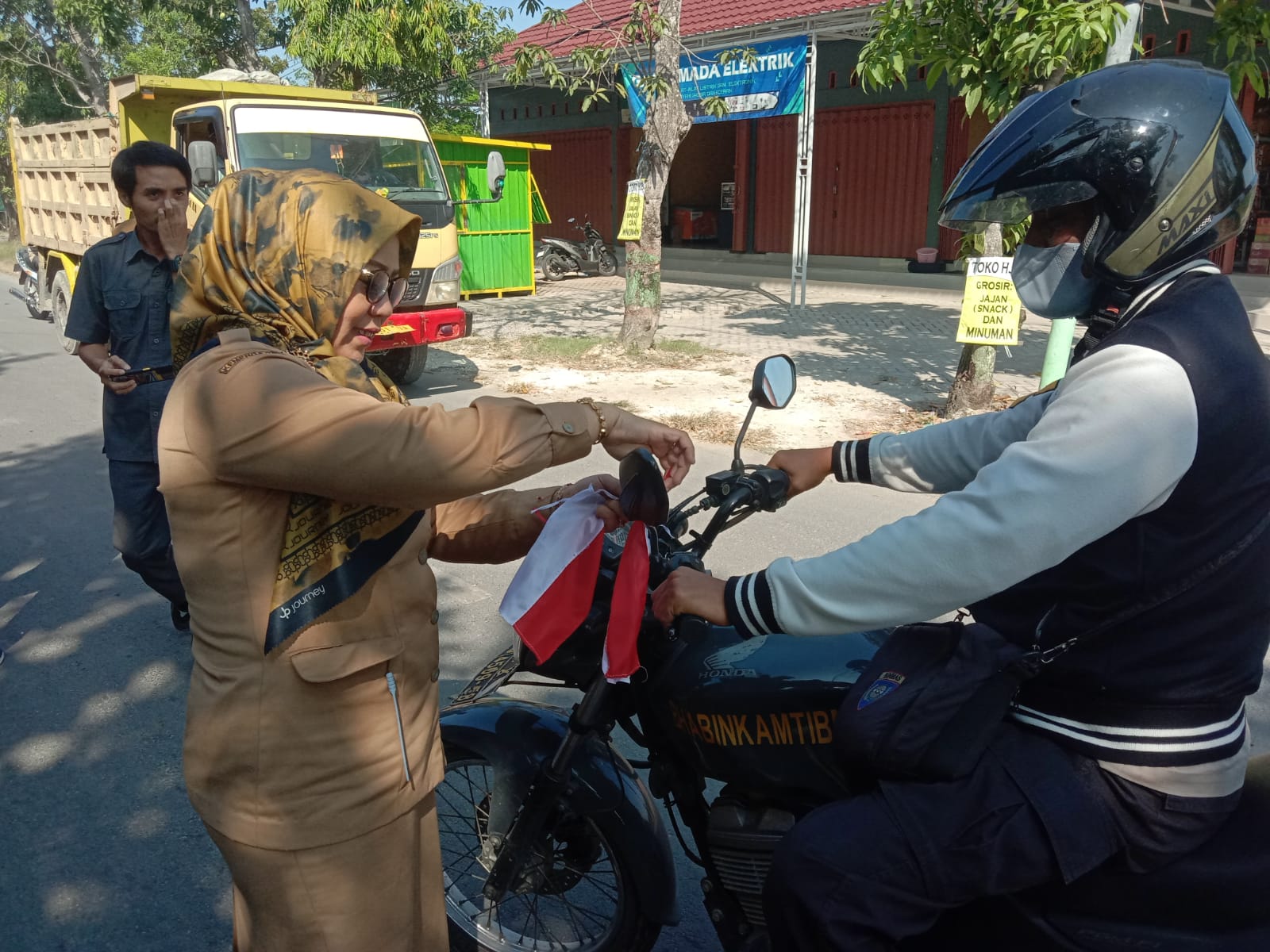 Pembagian Bendera Merah Putih 2024