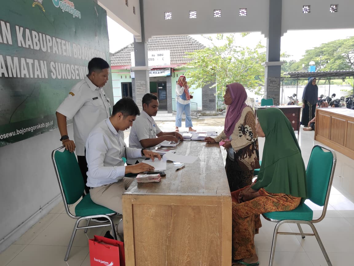 Penyaluran Jaminan Lanjut Usia Daerah PKH Plus Tahap 4 Tahun 2025 Kecamatan Sukosewu