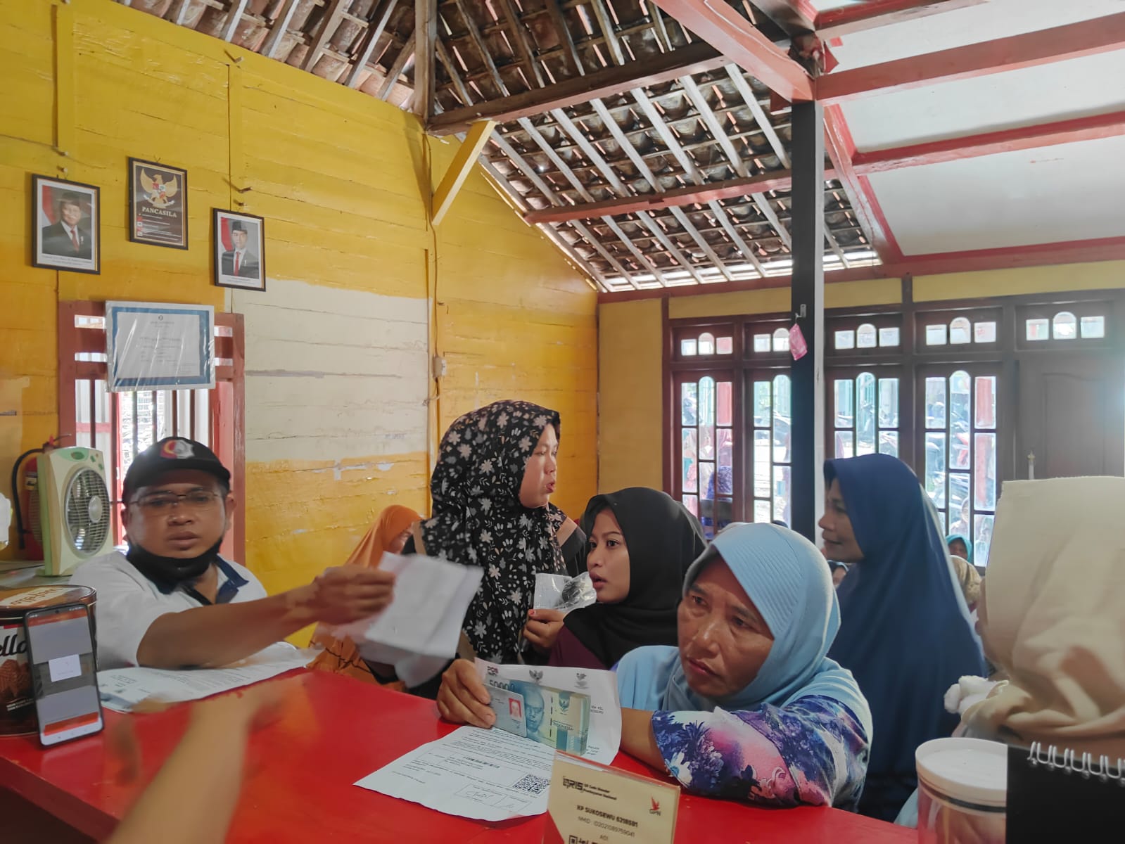 Sebayak 372 BLTS Kesra Disalurkan di Kantor Pos Sukosewu