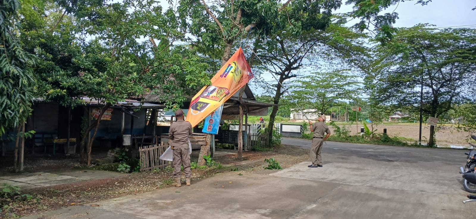 Penertiban Banner Tak Berijin