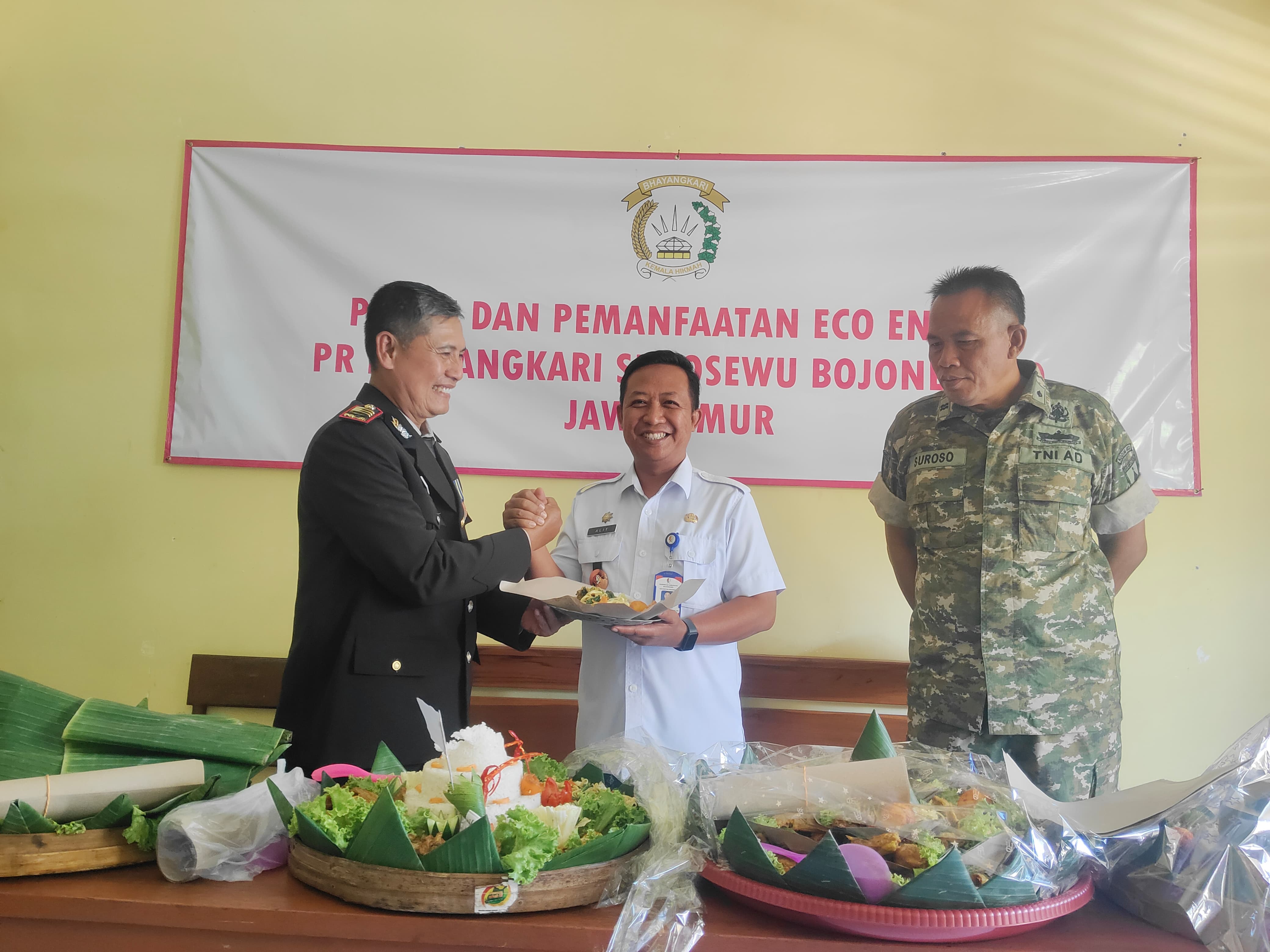 Tasyakuran HUT Bhayangkara ke 80 di Mapolsek Sukosewu
