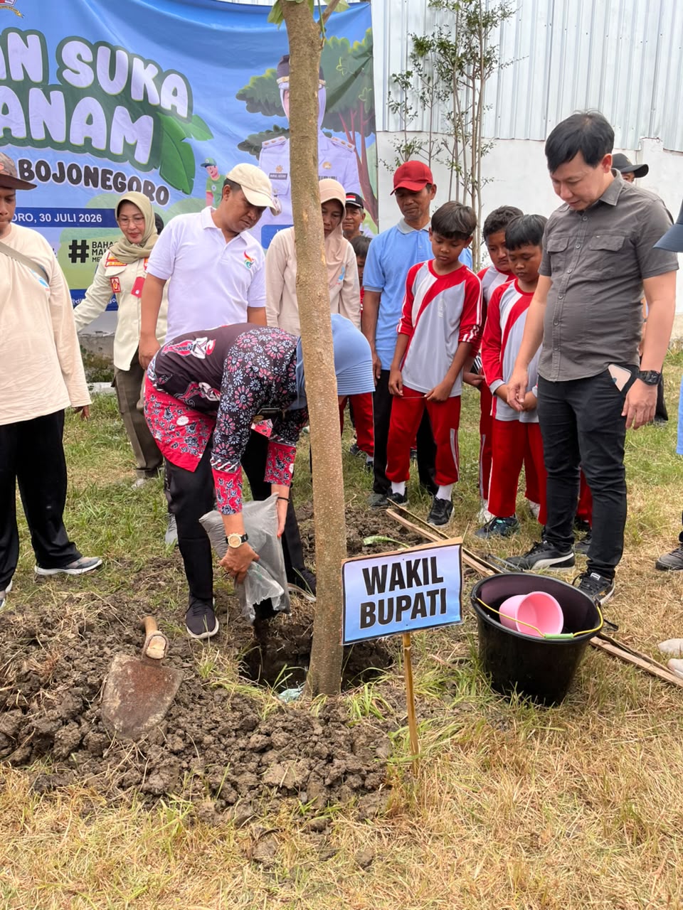 Gerakan Indonesia ASRI yang dirangkai dengan Gerakan Suka Menanam digelar di Desa Pacing